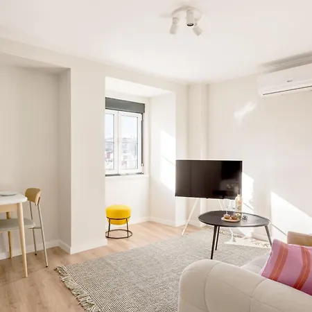 Stunning Views | Chic Apartament Lizbona