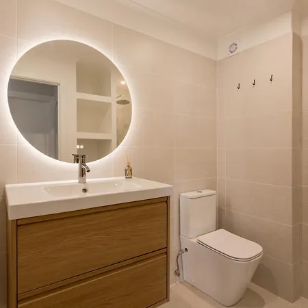 Stunning Views | Chic Apartament Lizbona