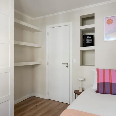 Stunning Views | Chic Apartament Lizbona