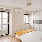 Stunning Views | Chic 아파트